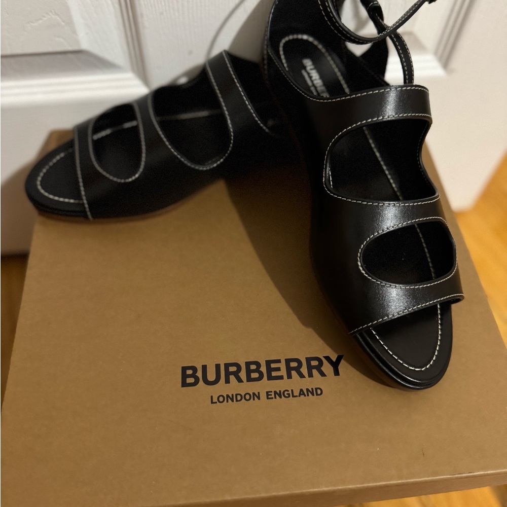 Burberry Flat Leather Sandals – Black (EU 40 / US 9) – Brand New